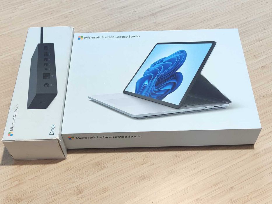 Microsoft Surface Studio + Microsoft Surface Dock (Thunderbolt 4)
