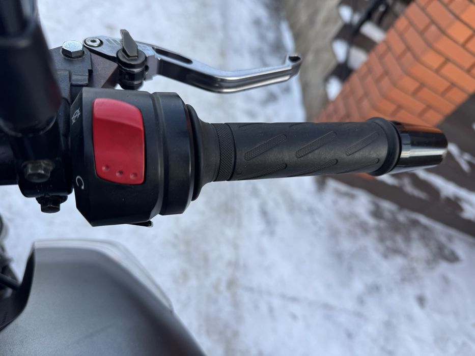 Японський мотоцикл Сузуки Suzuki GSR400 з Японіі