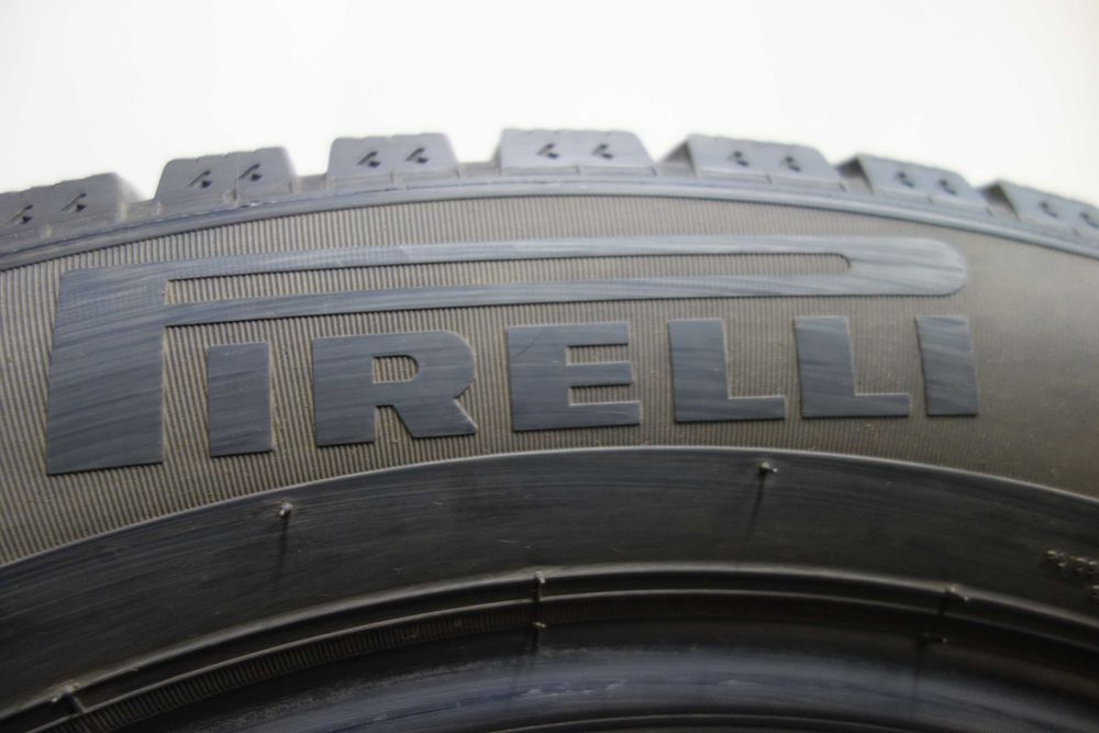Opony zimowe 215/55/18 - PIRELLI Ice Zero XL