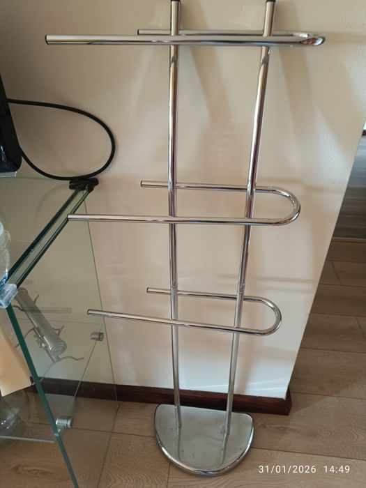 Toalheiro.em bom estado