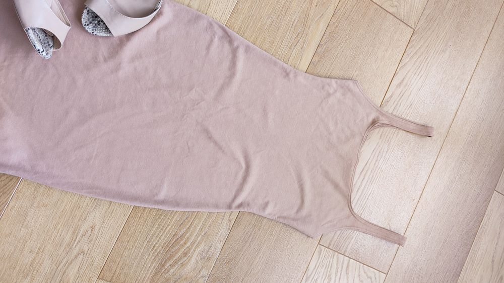 Sukienka dopasowana midi nude beżowa Zara 36/S basic casual