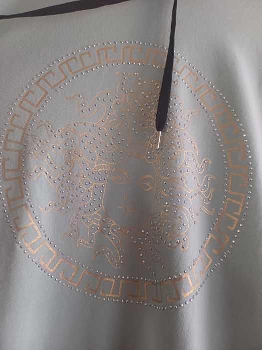 Piękna bluza z cyrkoniami