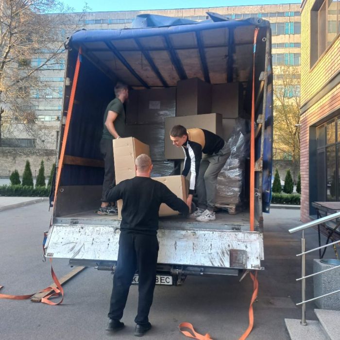 Грузчики в Киеве. Доступные цены