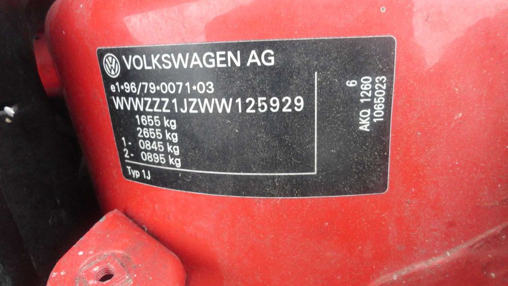 Volkswagen Golf 4 Na Części 5 Drzwi Na Części poje 1390 kolor LHZY