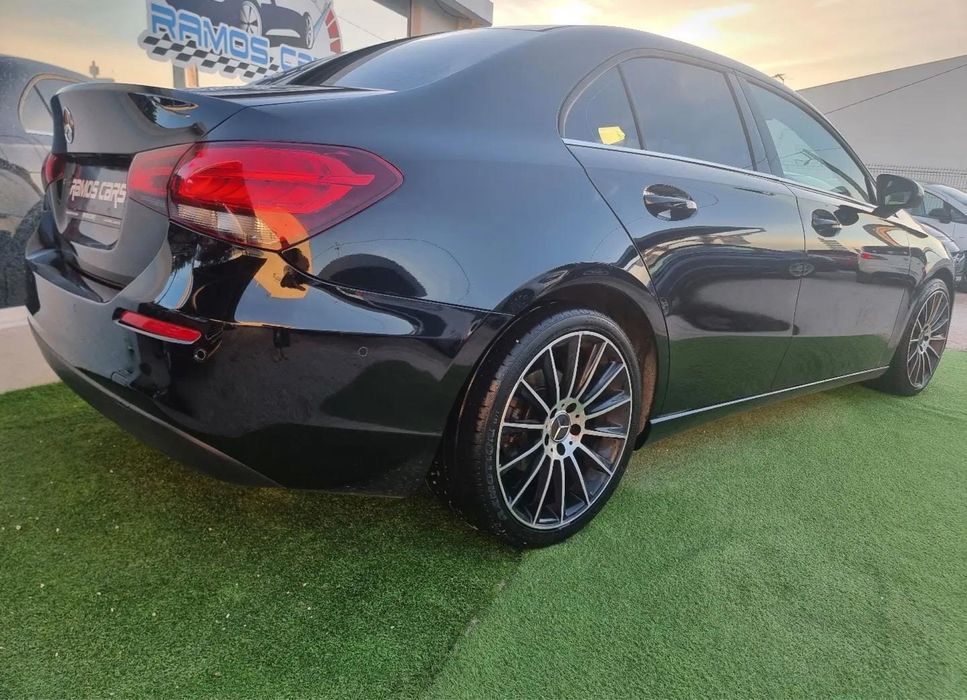Mercedes-Benz A180d vendo ou troco por carro de 7 lugares
