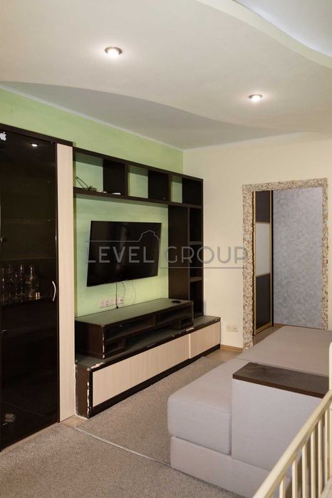 Продаж двохкімнатна квартира Виноградар з ремонтом недорого без% Київ