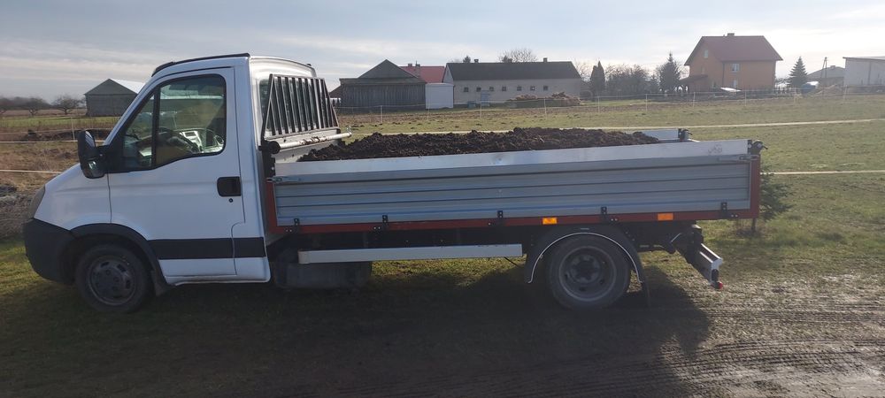 Ziemia ogrodowa kompostowana transport MAŁĄ WYWROTKĄ