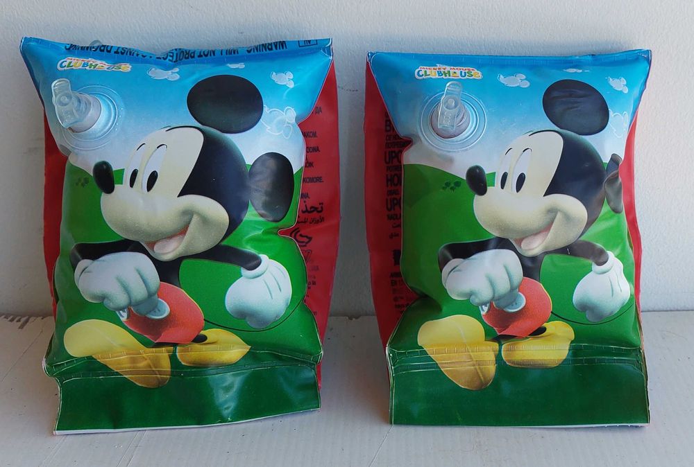 Braçadeiras do Mickey como novas