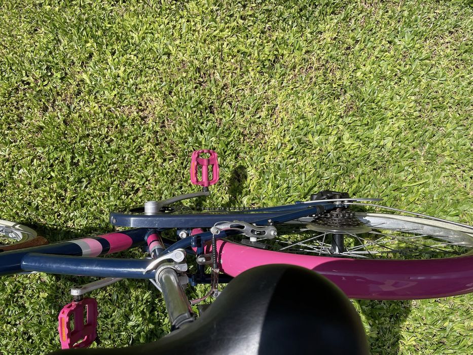 Bicicleta B’TWIN juvenil com cesto, mudanças e guarda-lamas