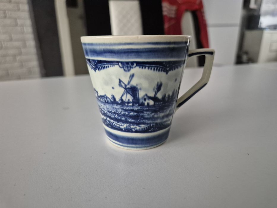 Stare filiżanki porcelanowe