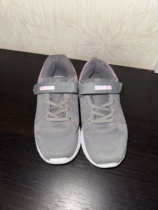 Сірі кросівки на дівчинку 21,5 см/дівчачі кросівки