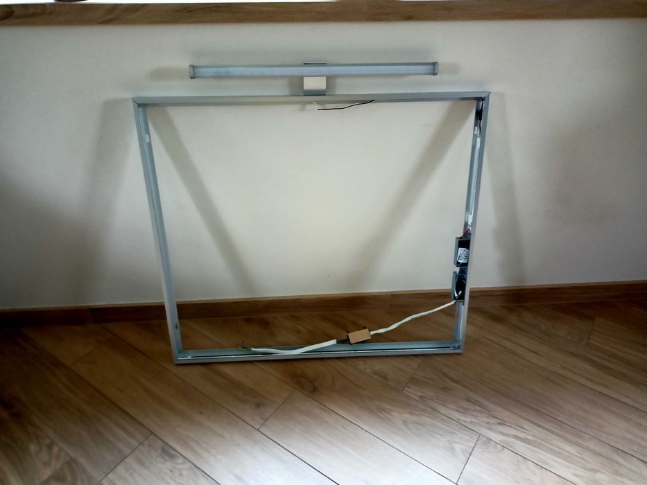 Rama z podświetleniem