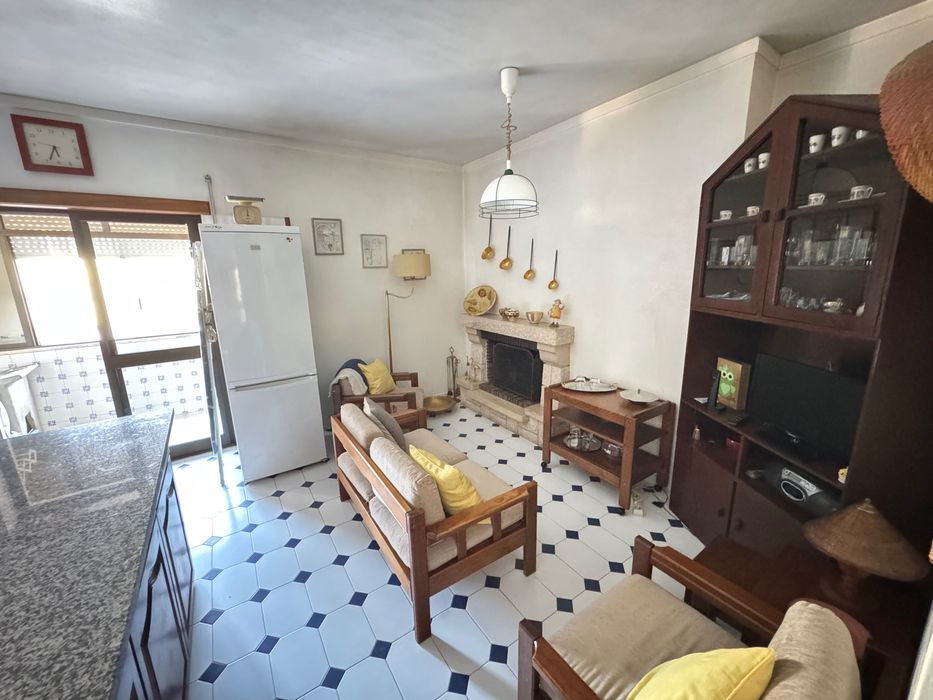 Apartamento T3 para arrendamento na Quinta do Amieiro de Baixo