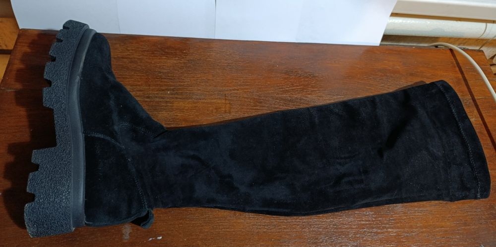 Ботфорти з натуральної замші.