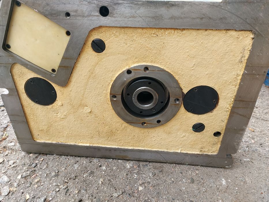 Стіл поворотний в зразковому стані