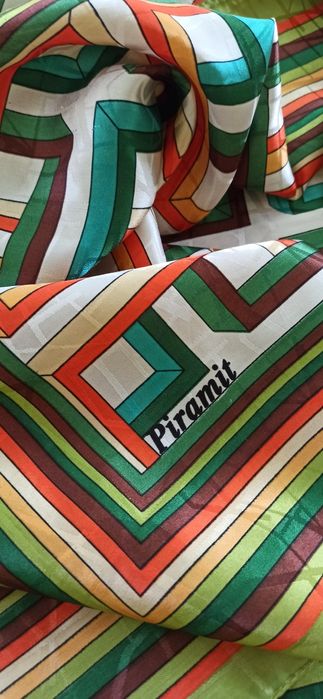 Хустка атласна Piramit 94 x 94