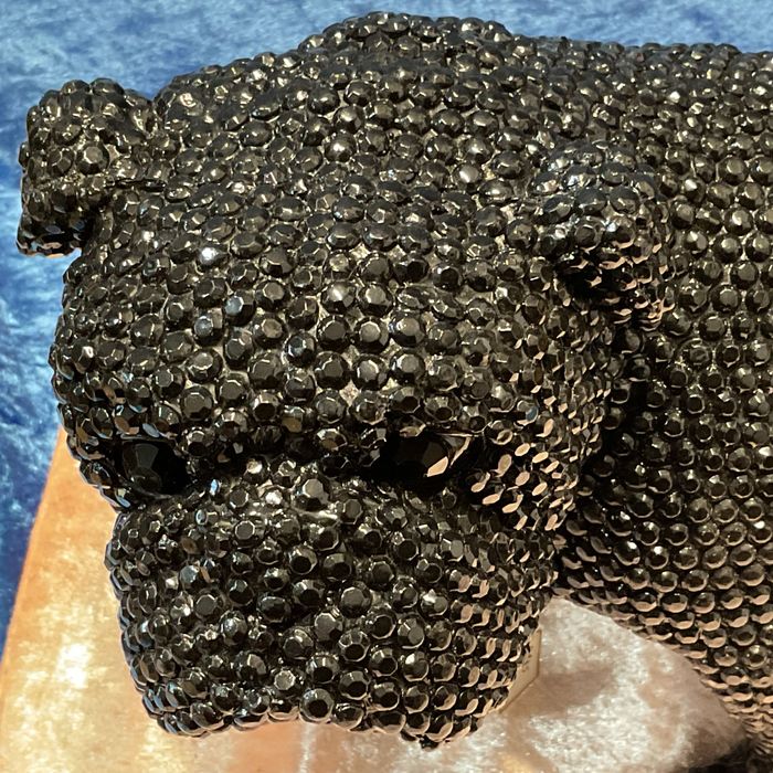 Cão buldog escultura com 37x20x12 cm