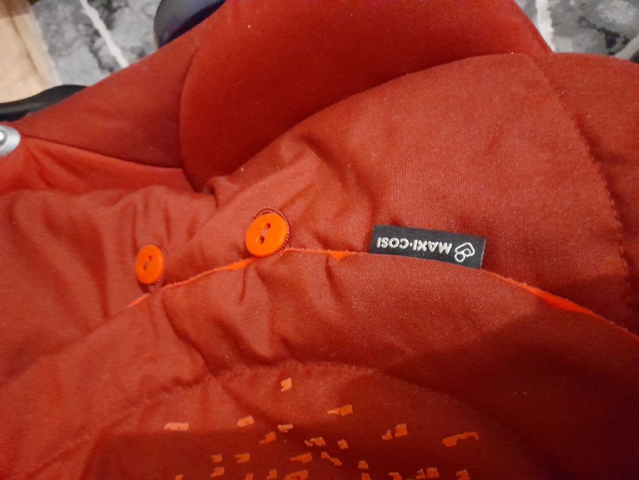 Nosidełko Krzesełko ze śpiworkiem Maxi Cosi 0-13 kg bordowe