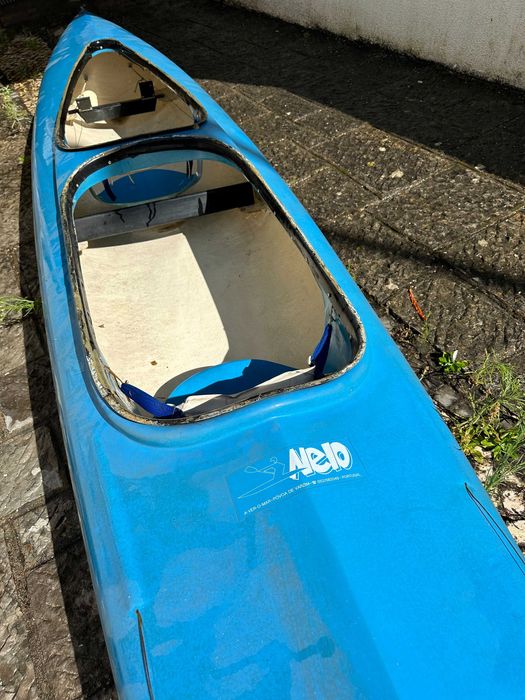 Canoa azul e branca Nelo