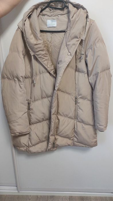 Продам жіночу зимову куртку , пуховик.