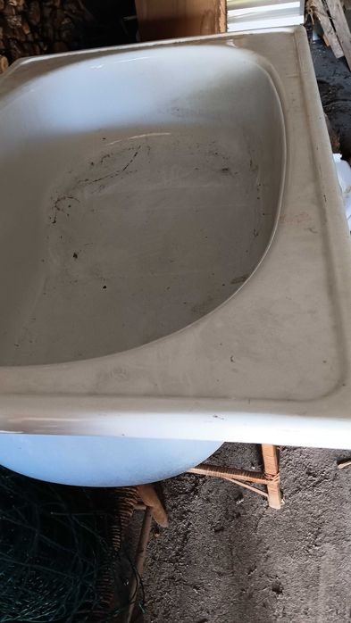 Banheira esmaltada com acento com pouco uso como nova