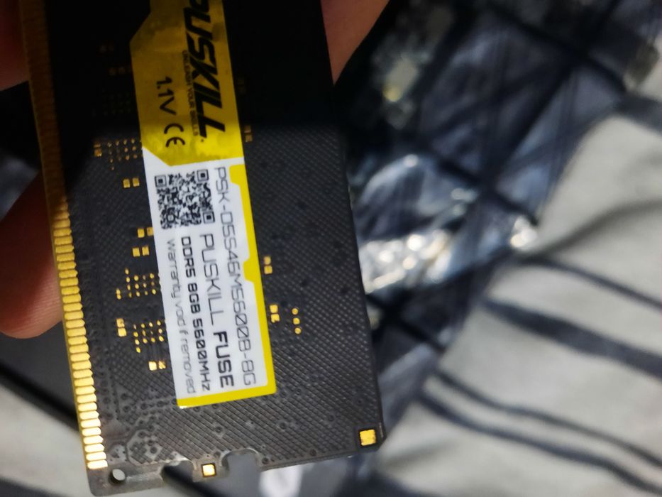 Placa mãe  A620M-E MSI com 16gb ram(2x8) ddr5 5600 mhz