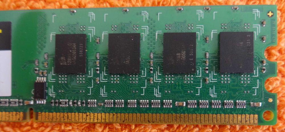 Memória RAM 1GB DDR2 Corsair64739225601283122