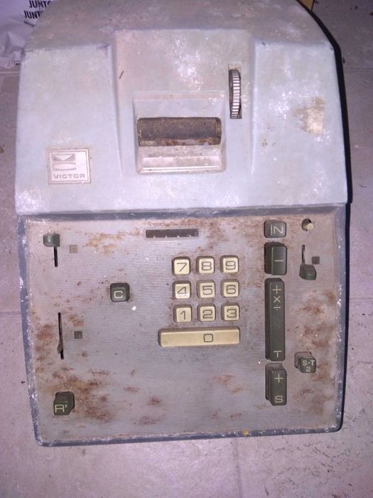 Conjunto de 2 calculadoras antigas marca Victor