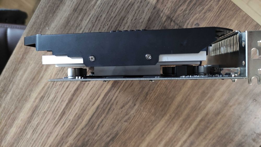 Видеокарты AMD Radeon RX 560 4GB / Тип памяти GDDR5