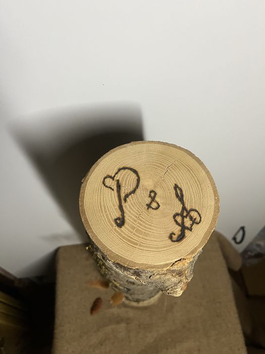 Підставка під обручки ручної роботи.