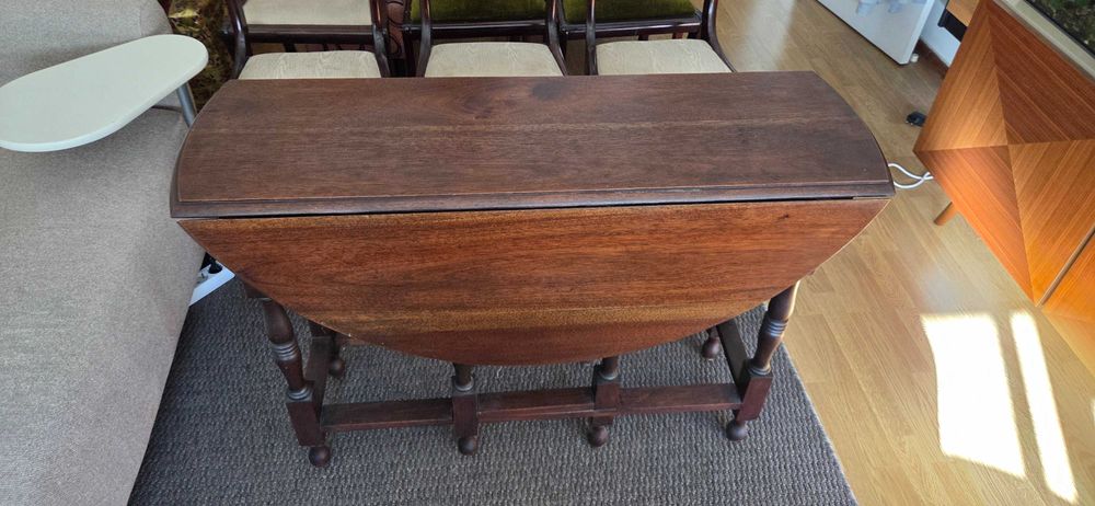 Mesa redonda antiga extensível + 6 cadeiras (para restauro)