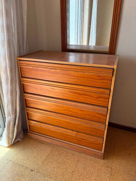 Conjunto de Quarto: Cama, Cómoda e Mesas de Cabeceira