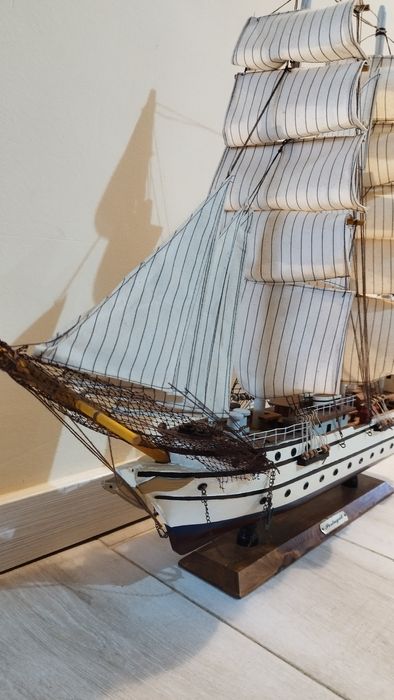 Barco de madeira de decoração