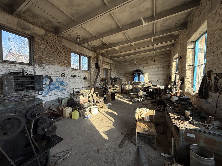 Продам виробниче приміщення! 657кв.м + 310кв.м. Ділянка 0.91га. 60кВт