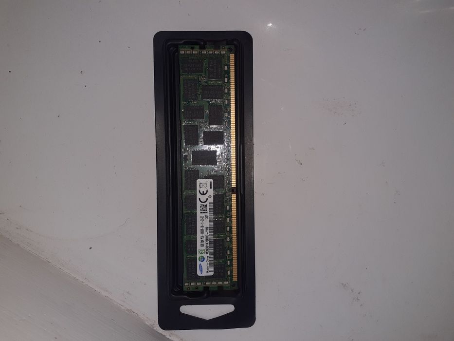 Продам модуль памяти серверный  Samsung  M393B1K70DHO-YH9