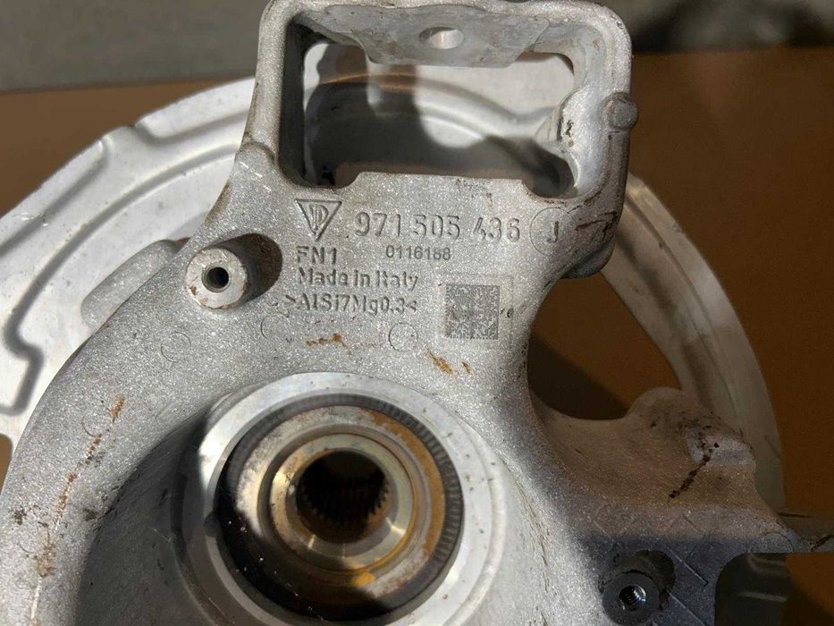 Zwrotnica Panamera 4S