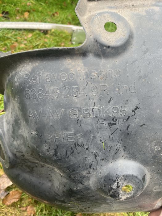 Підкрильник Megan 3 лівий передня частина . 63845249R