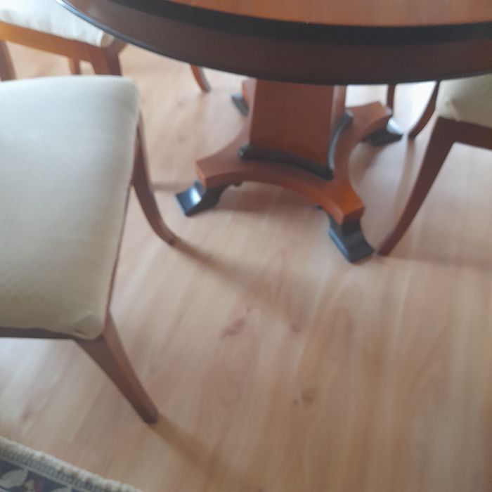 Mesa de jantar e 4 cadeiras em cerejeira