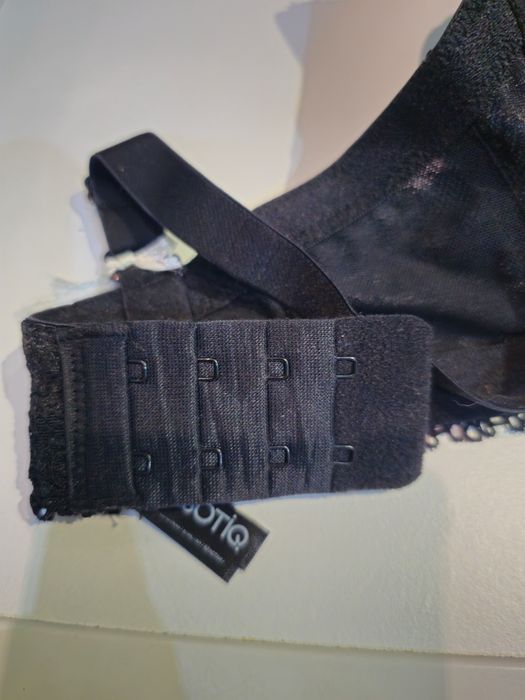 Sprzedam Biustonosz 75E