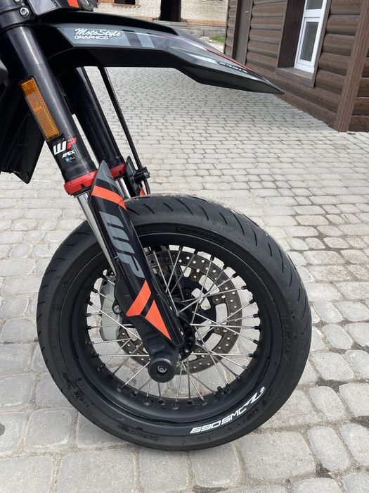 Мотоцикл Supermoto KTM 690 SMC-R 2022