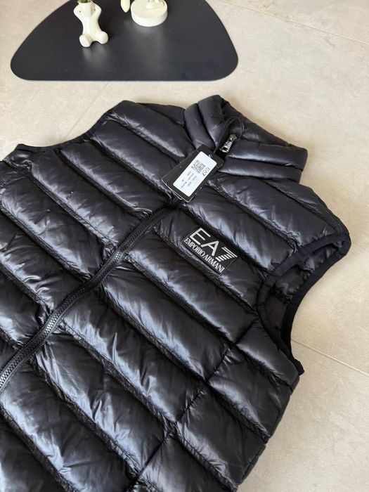 Безрукавка Armani Black