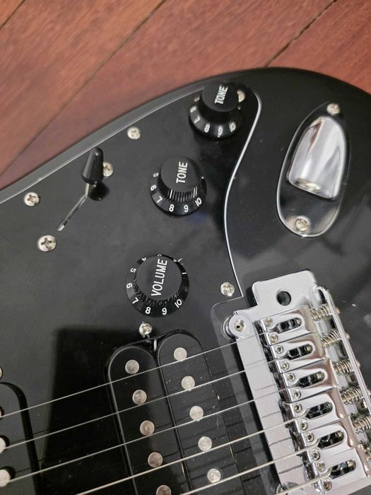 Pack Guitarra Stratocaster HSS LRL CFM Squier -Charcoal Frost Metallic