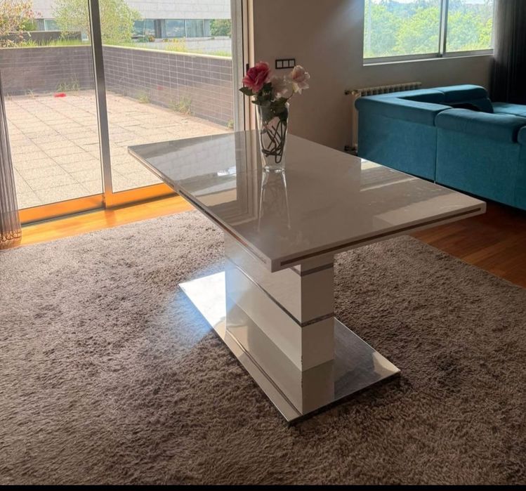 Mesa de jantar lacado a branco