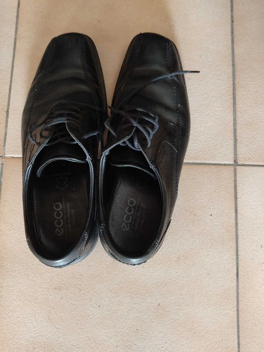 Par de sapatos da marca ECCO