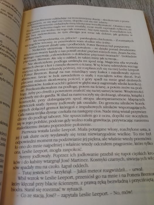 Jacek Sawaszkiewicz na tle kosmicznej otchłani