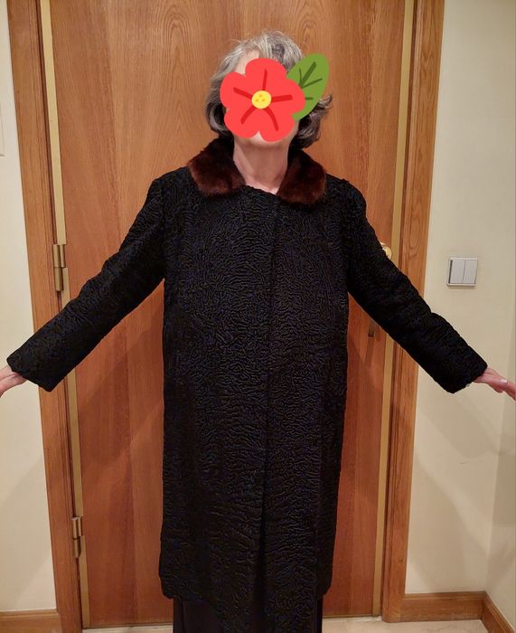 Casaco Senhora Vintage em Astrakan