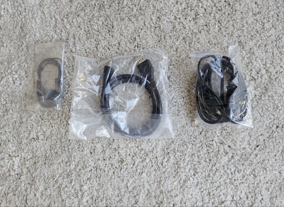 PlayStation 4 Pro + 2 Comandos + 4 Jogos