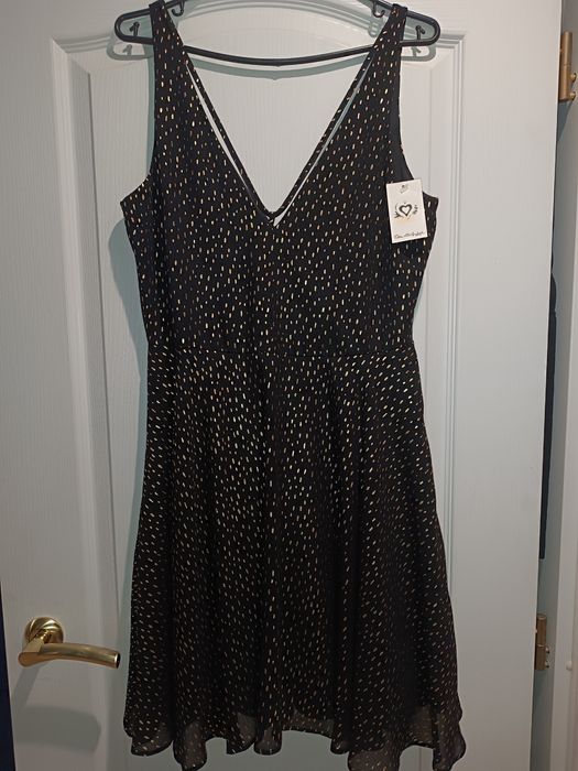 РАСПРОДАЖА! РОЗПРОДАЖ. Плаття, великій вибір. Різні розміри і фасони.