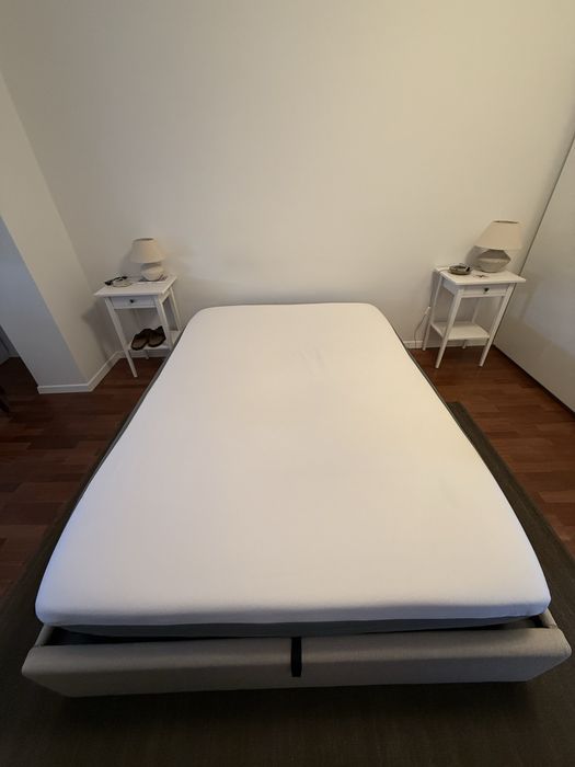 Cama bege de tecido