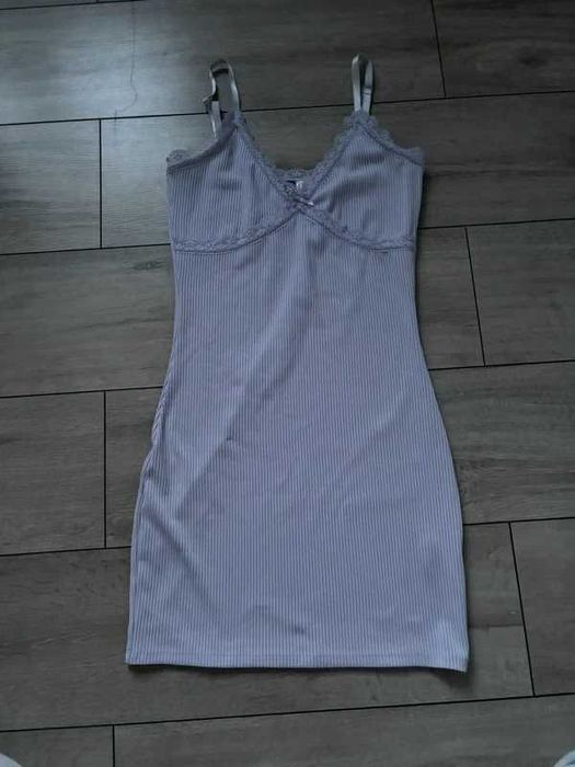 Liliowa Fioletowa sukienka H&M z koronką S 36 stan idealny jak nowa